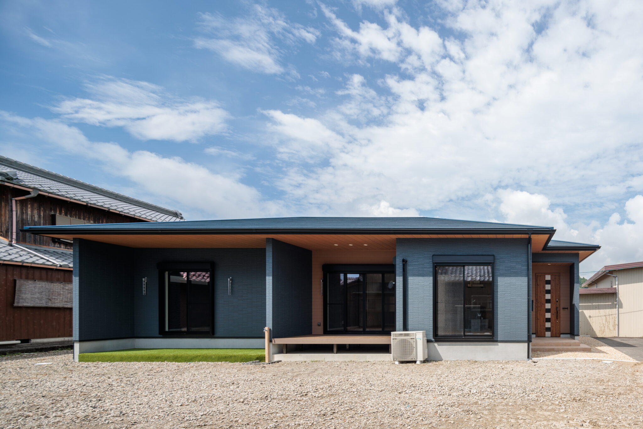 軒が広がる平屋の住まい