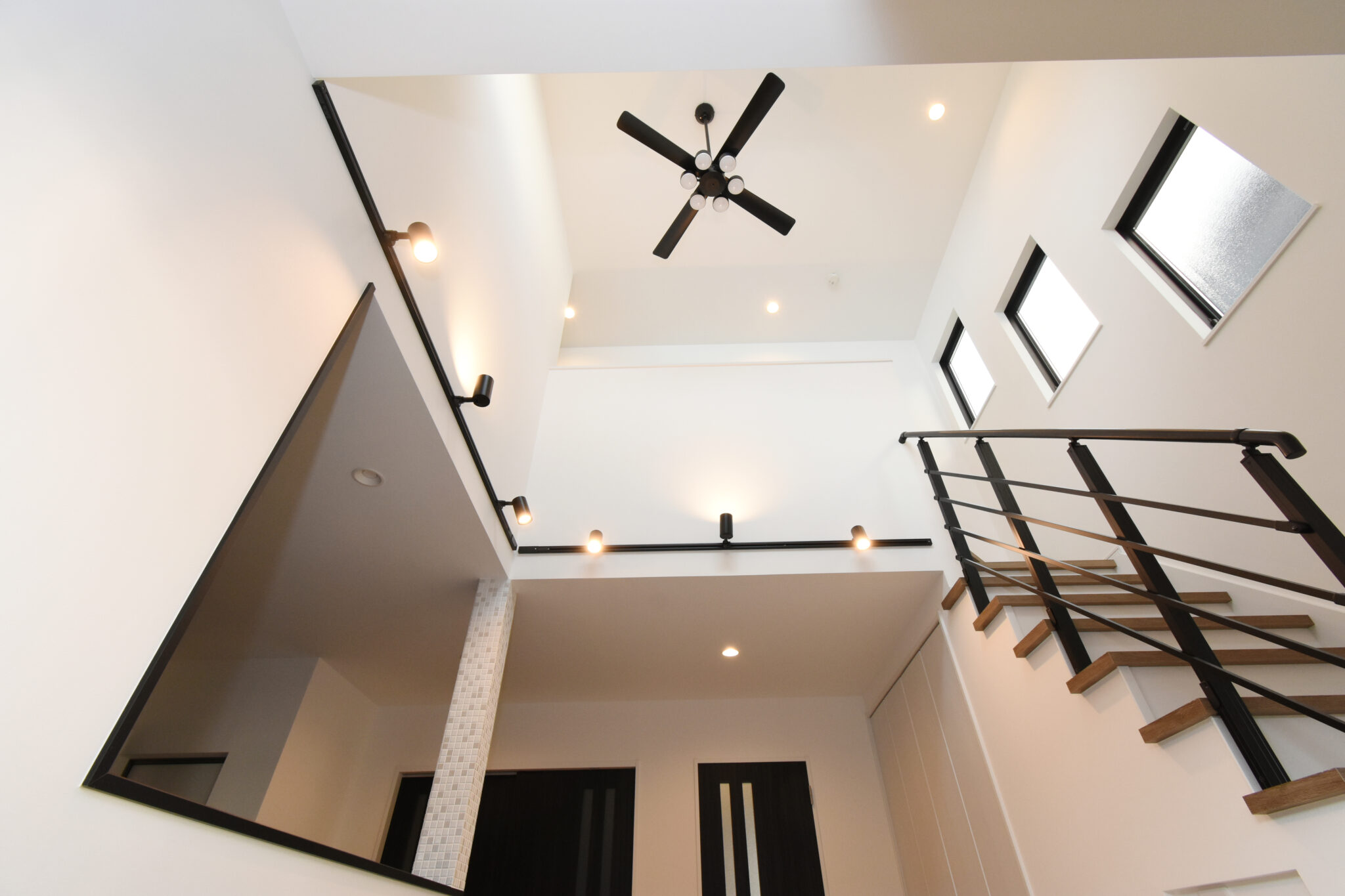 ステージのような階段があるLDK